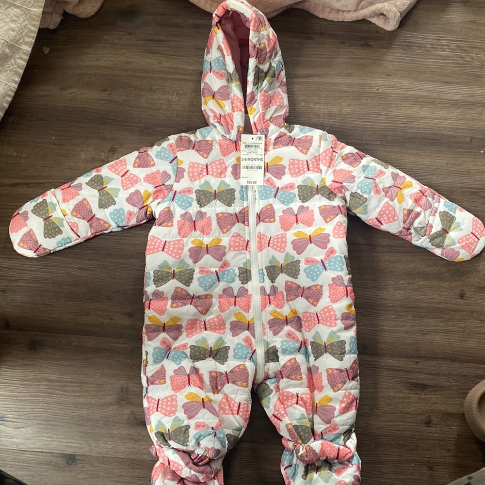 Brand new snowsuit 3 to 6 months with detachable snap on feet